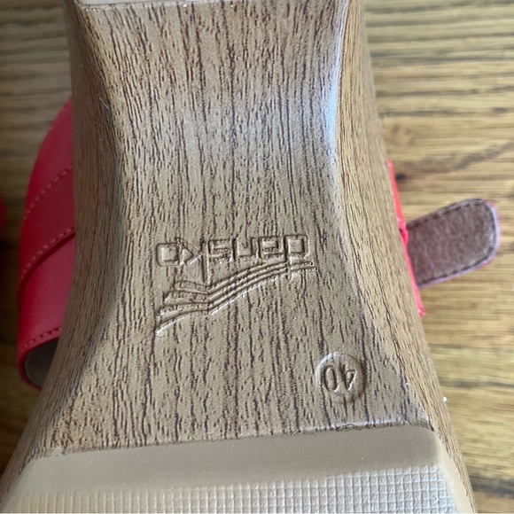 EUC Dansko Size 9.5 to 10EUR 40 Jessie Red Leather Wedge Sandals Womens Shoes - Picture 10 of 12